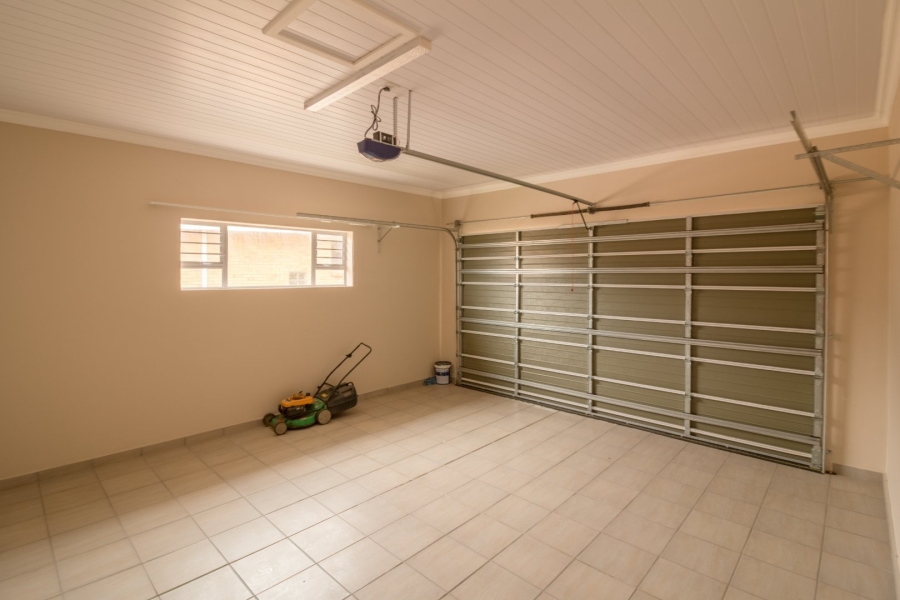 4 Bedroom Property for Sale in Menkenkop Western Cape